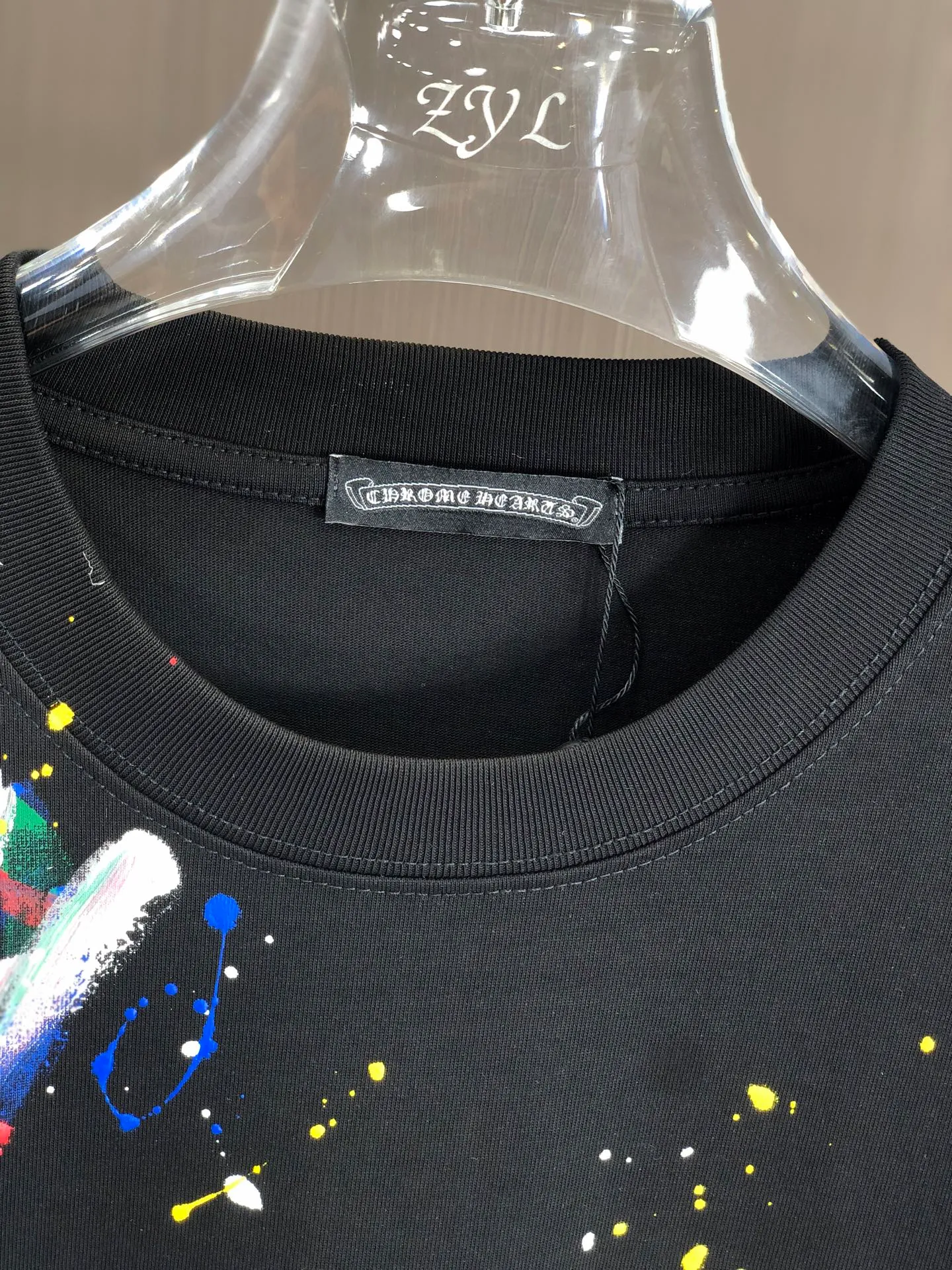 🅿️210 CH Cro 2025 spring and summer new round neck short sleeves. Large logo hand-painted technology uses high weight 320g double yarn combed cotton fabric. Slightly loose version. The fabric feels soft and thick. Same style for men and women. Color: black and white. Size: SMLXLXXL